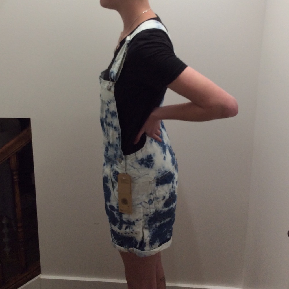 HP🎉Levi’s Vintage Tie Dye Shortalls - Picture 8 of 11